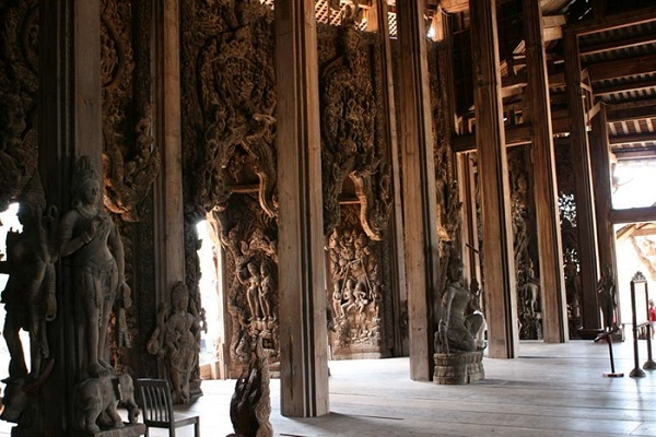Thăm ngôi đền chân lý bằng gỗ ở Thái Lan
