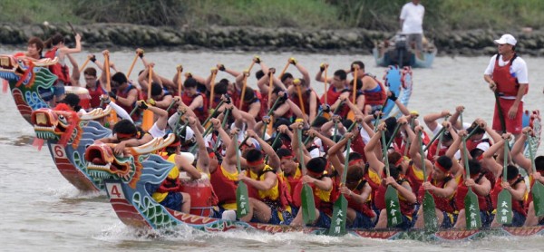 Teams take part in the annual Dragon Boat Festival in Taipei on June 12, 2013. Some 234 teams from local and foreign countries took part in the annual Dragon Boat Festival. AFP PHOTO / Sam YehSAM YEH/AFP/Getty Images