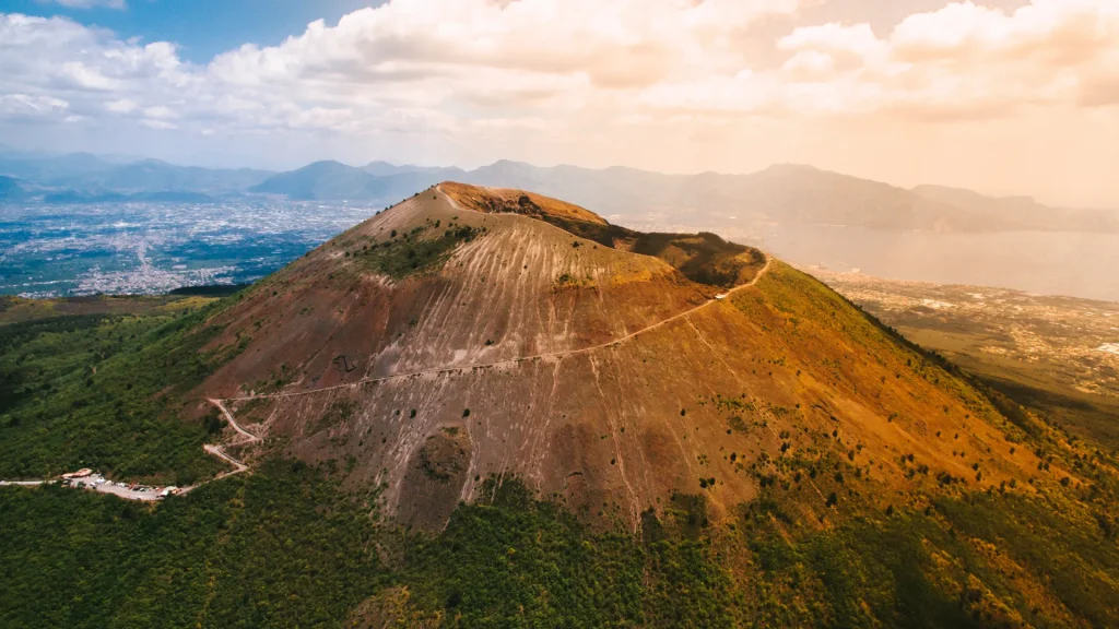 Leo núi Vesuvius