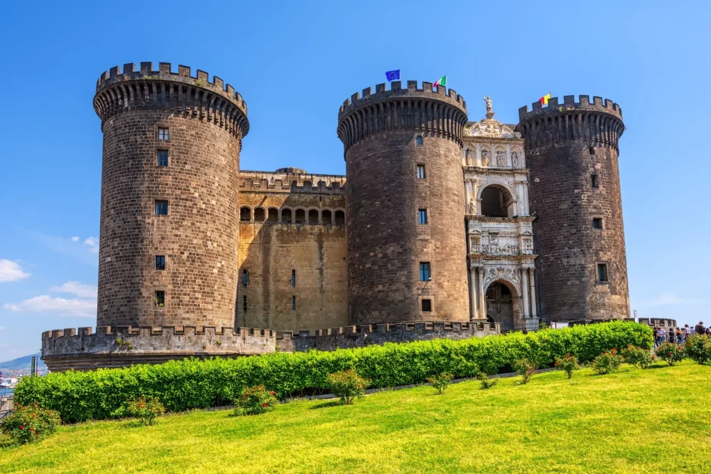 Tham quan Castel Nuovo - Điểm tham quan hàng đầu ở Napoli