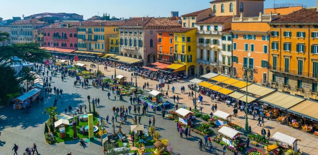 Piazza Bra - Dành một ngày ở Verona